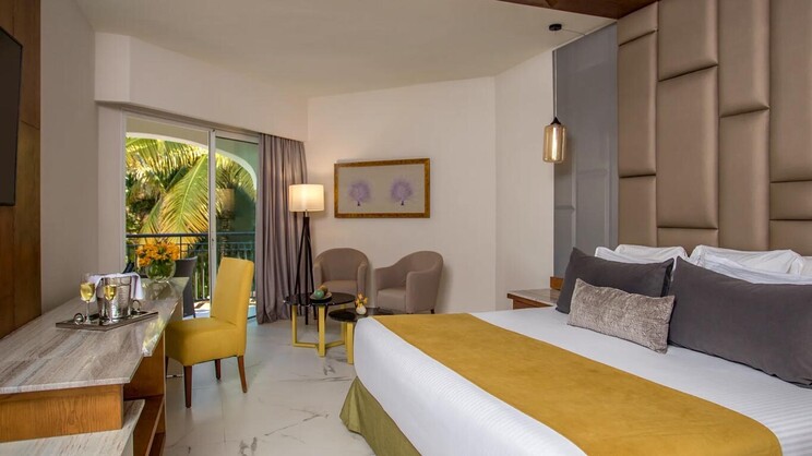 Preferred Club Junior Suite Tropical View